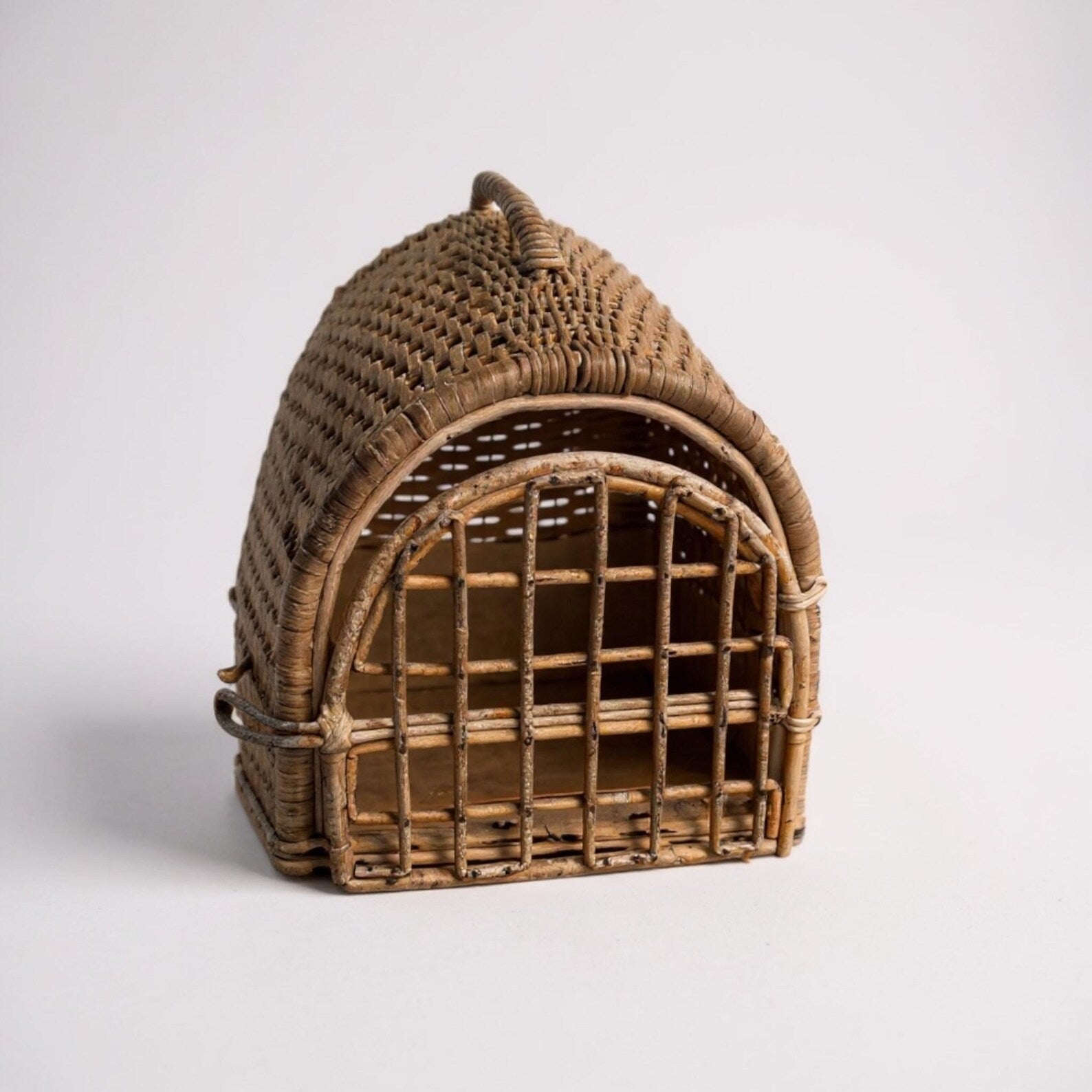 Vintage Wicker Pet Carrier - Retro Cat or Small Dog Basket